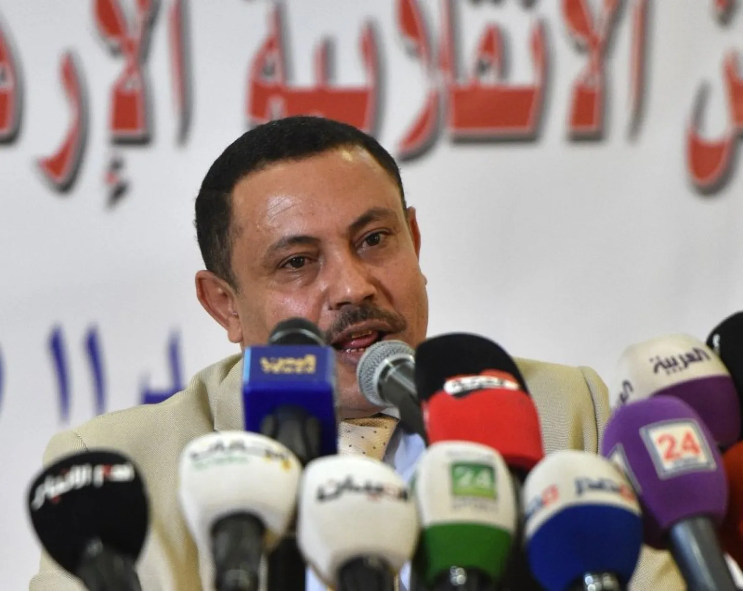 وزير الإعلام المنشق عن  ما يسمى بحكومة الانقلابيين في صنعاء عبد السلام جابر (أ.ف.ب)