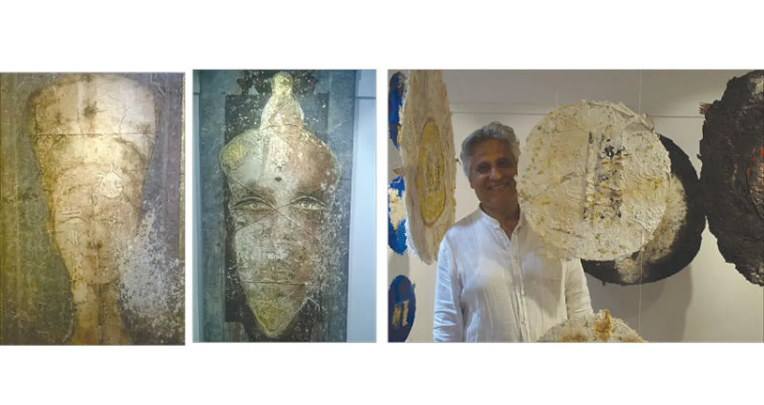 أبو النجا ومجموعة من  أعماله في المعرض