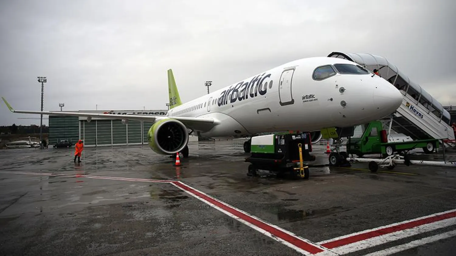 Airbus 'A220' uçaklarını İstanbul'da tanıttı