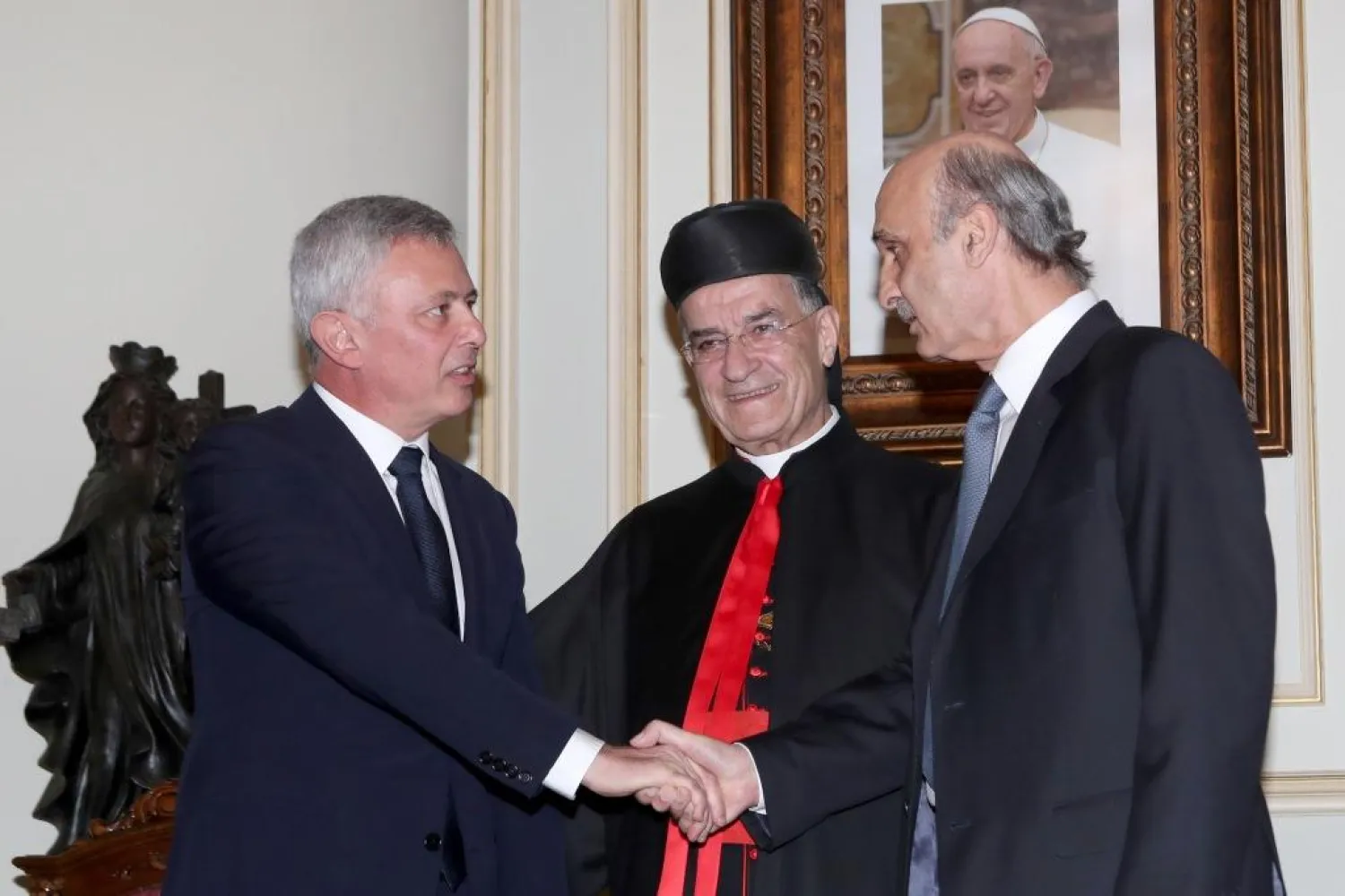 Patriarch Beshara al-Rahi sponsors a reconciliation between Marada Movement leader Suleiman Franjieh and LF chief Samir Geagea. (NNA)