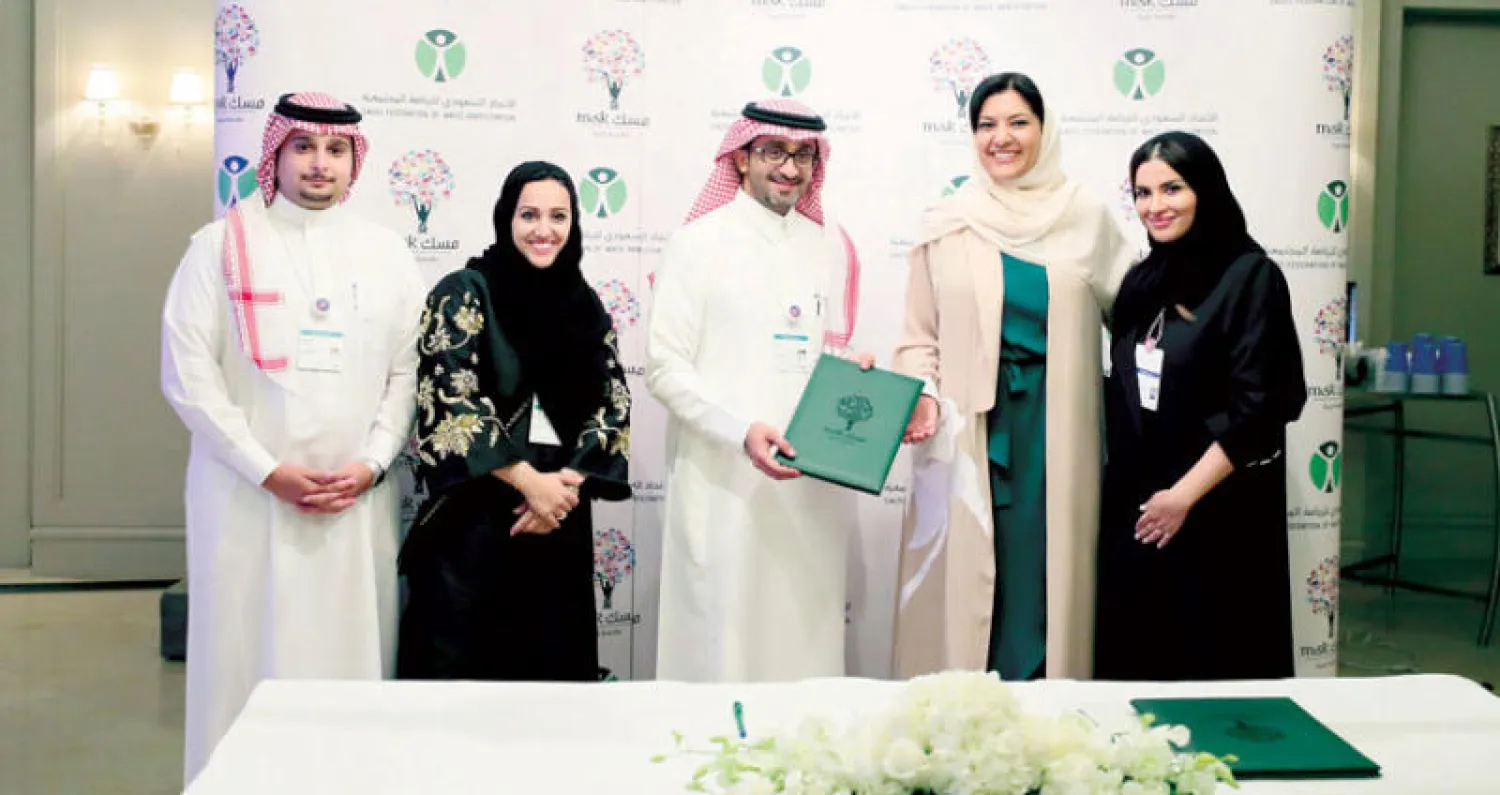 جانب من توقيع الاتفاقية بحضور بدر العساكر ممثل «مسك» والأميرة ريما بنت بندر بن سلطان رئيسة اتحاد الرياضة المجتمعية («الشرق الأوسط»)