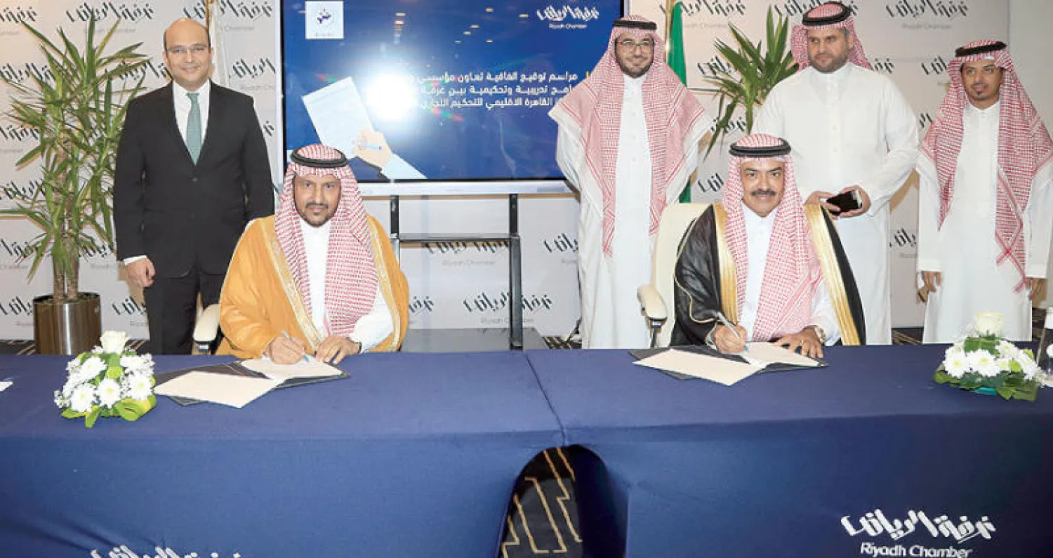 جانب من ندوة التحكيم بغرفة الرياض أمس (تصوير: سعد الدوسري)