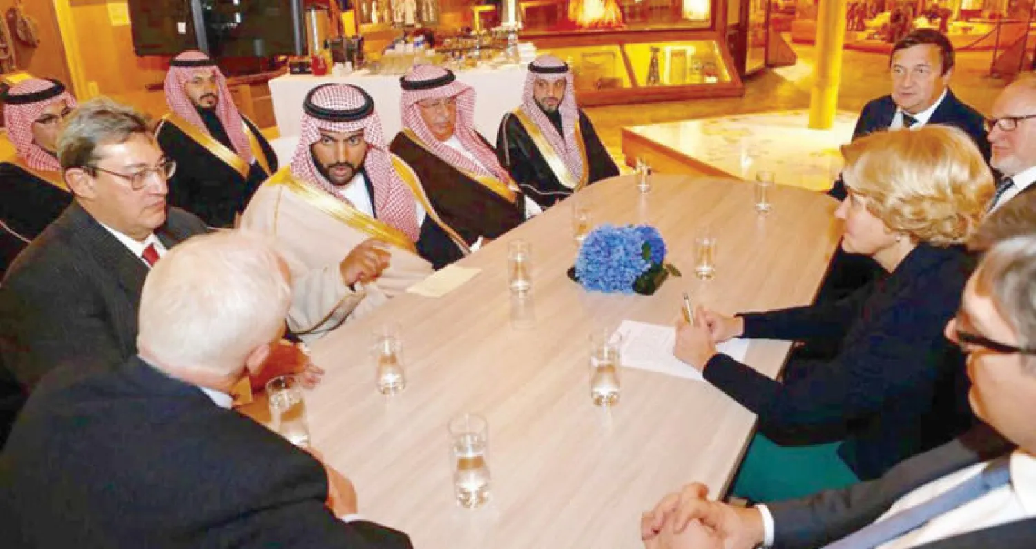 الأمير بدر بن عبد الله بن فرحان خلال لقائه نائبة رئيس الوزراء الروسية في سانت بطرسبورغ (واس)