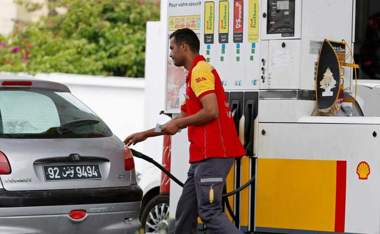 A gas station attendant pumps fuel into a customer's car at a gas station in Tunis, Tunisia June 01, 2018. REUTERS/Zoubeir Souissi