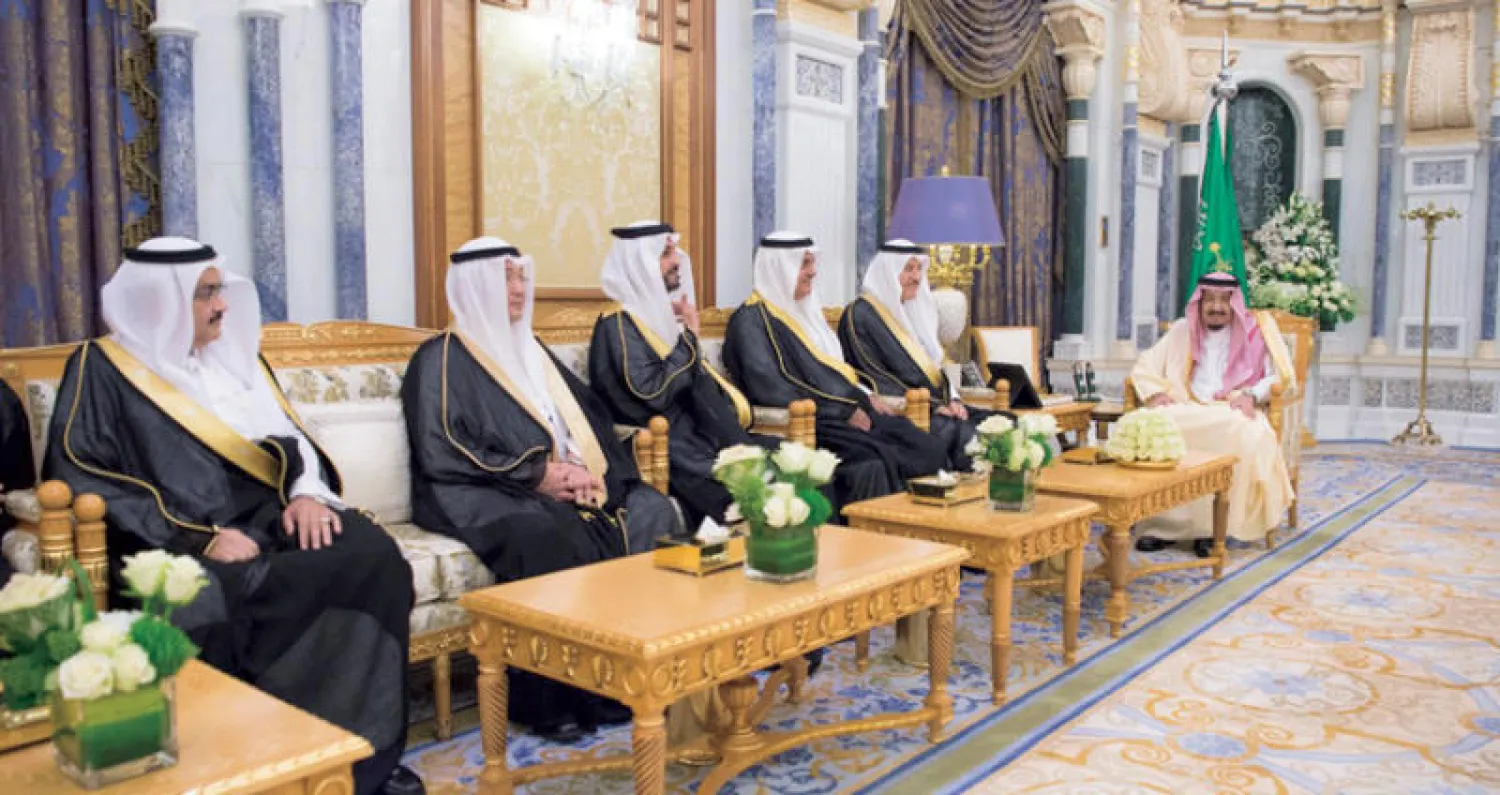 خادم الحرمين الشريفين لدى استقبال عدد من السفراء المعينين حديثاً لدى بعض الدول (واس)