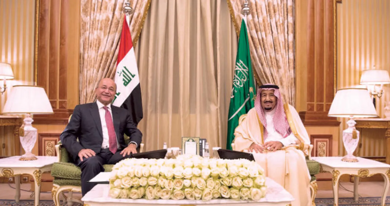 خادم الحرمين الشريفين والرئيس العراقي خلال مباحثات الجانبين في الرياض أمس (واس)