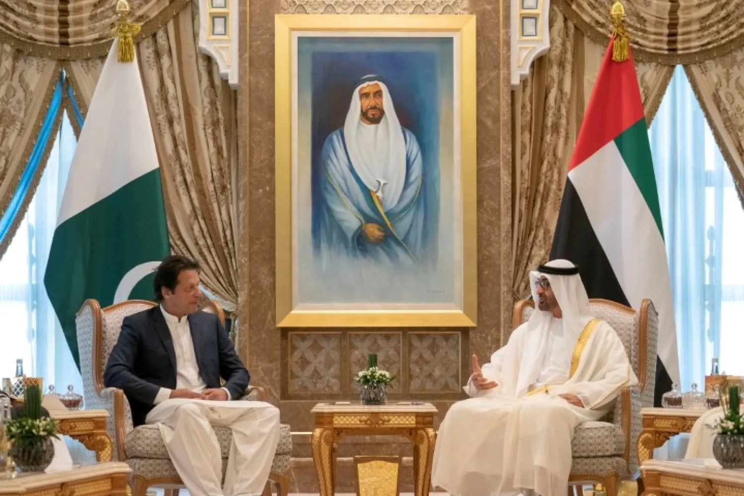 Abu Dhabi Crown Prince Sheikh Mohamed bin Zayed Al Nahyan receives Pakistani Prime Minister Imran Khan. (WAM)