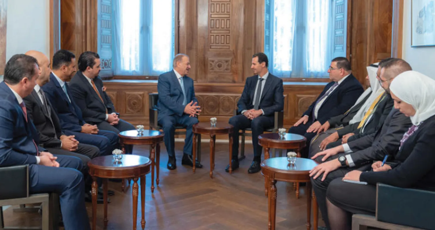 بشار الأسد مستقبلا الوفد البرلماني الأردني في دمشق أمس (إ.ب.أ)