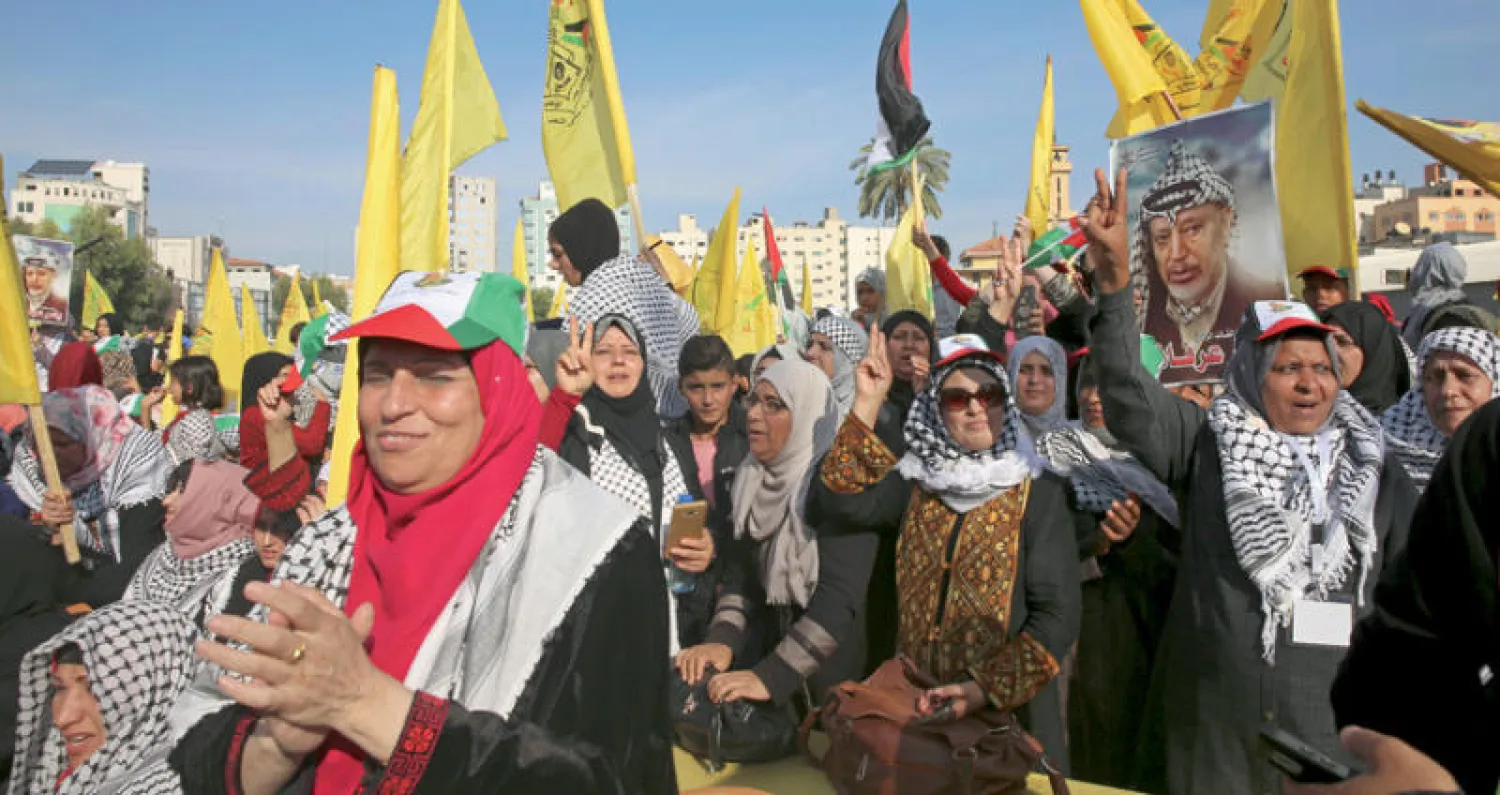 فلسطينيون في قطاع غزة أحيوا أمس الذكرى الرابعة عشرة لوفاة الرئيس الفلسطيني السابق ياسر عرفات (أ.ب)