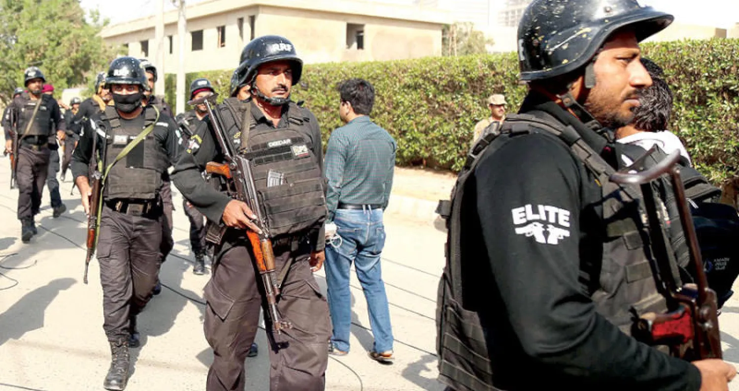 ذكرت قوات الأمن الباكستانية أنها تمكنت من السيطرة على الهجوم  الذي بدأ التاسعة والربع صباح الجمعة وتمكنت من قتل المسلحين المهاجمين الثلاثة (إ.ب.أ)