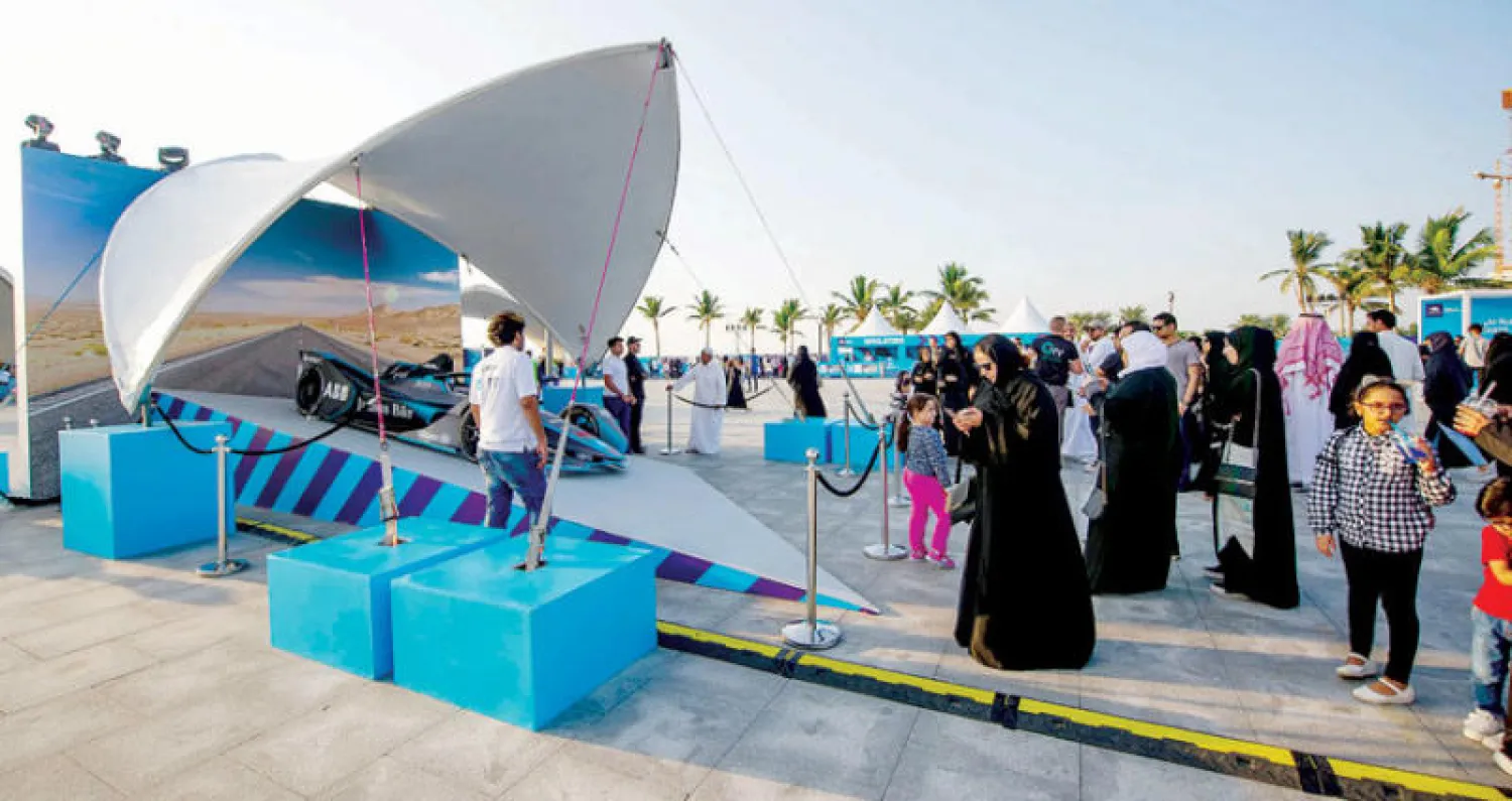 إقبال كبير شهدته فعالية «قرية فورمولا إي - الطريق إلى الدرعية» في كورنيش جدة (الهيئة العامة للرياضة)