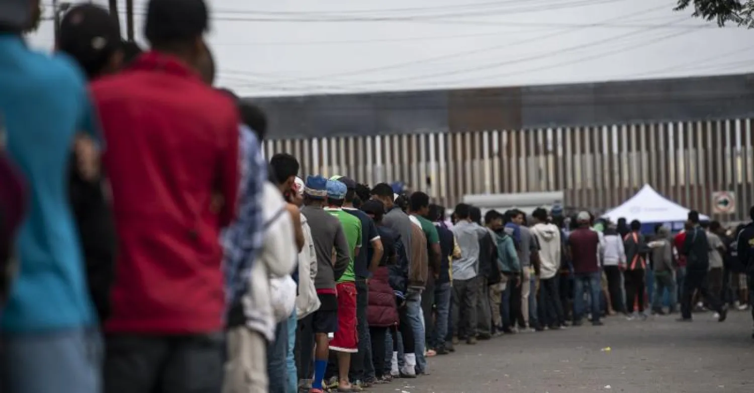 مهاجرون من أميركا الوسطى في المكسيك بانتظار الدخول إلى الولايات المتحدة (أ.ف.ب)