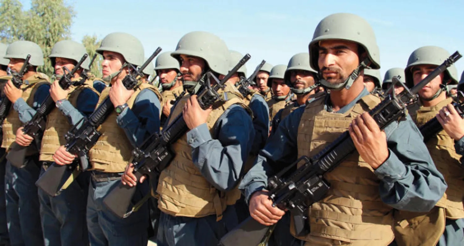 ضباط من الشرطة الافغانية خلال حف تخريج دفعة جديدة من الاكاديمية العسكرية في هلمند « ا ب ا «