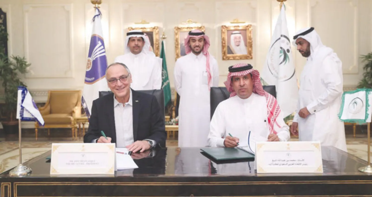 جانب من مراسم توقيع عقد الاستضافة أمس (تصوير: المركز الإعلامي لهيئة الرياضة)