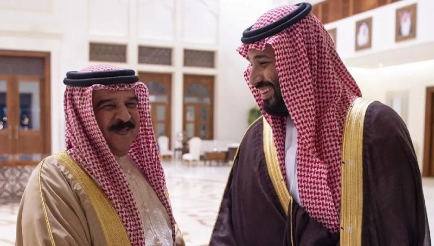 العاهل البحريني الملك حمد بن عيسى يودّع ولي العهد السعودي الأمير محمد بن سلمان (واس)