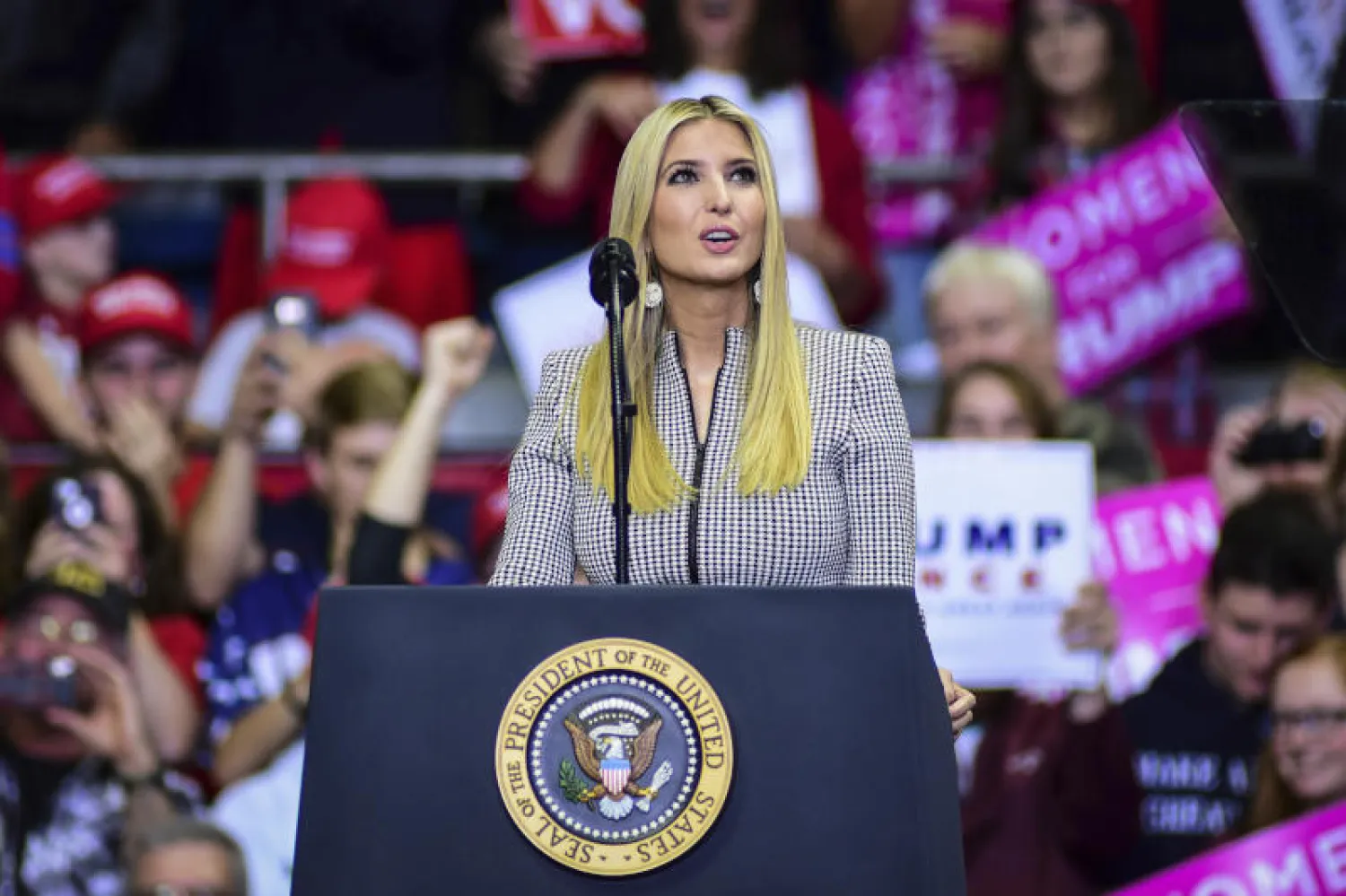 - الرئيس الأميركي دونالد ترمب (إ.ب.أ)
- الشرطة الكورية الجنوبية (أ.ف.ب)
- إيفانكا ترمب ابنة الرئيس الأميركي دونالد ترمب (أ.ب)
- العثور على قوراب تضم أفراداً من الروهينغا فروا من ولاية راخين (إ.ب.أ)