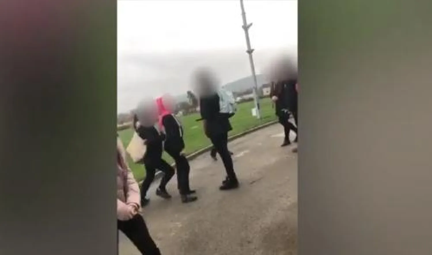 شقيقة جمال تتعرض للاعتداء أيضا في ملعب المدرسة نفسها (بي بي سي)