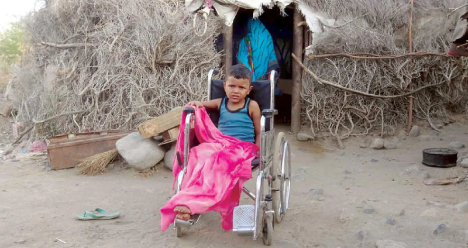 الطفل اليمني عبد الله أصبح مقعداً بعد إصابته بلغم زرعه الحوثيون في تعز قبل أن يصل إلى عامه الثامن (الشرق الأوسط)