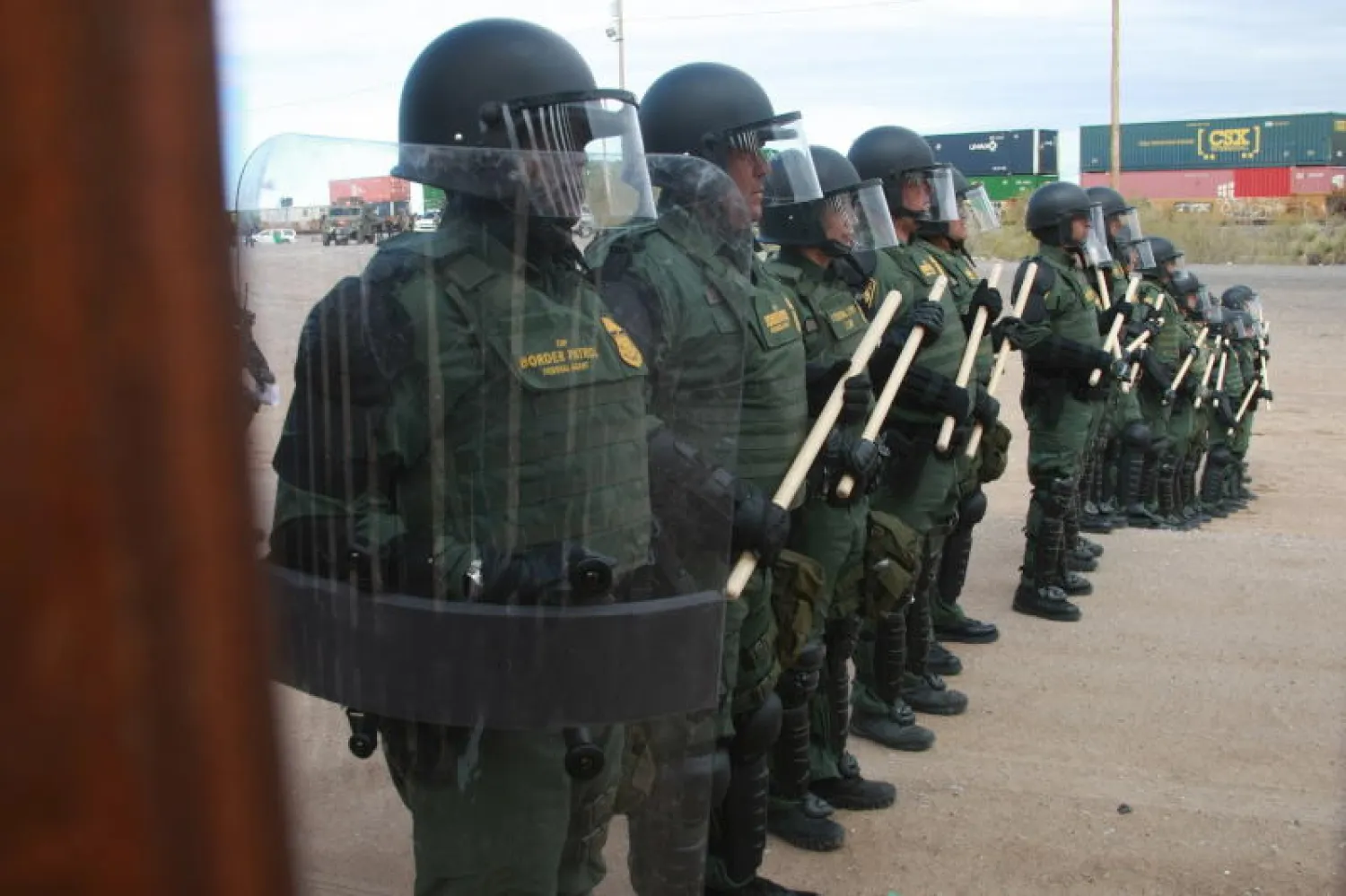قوات أميركية على الحدود مع المكسيك (إ.ب.أ)