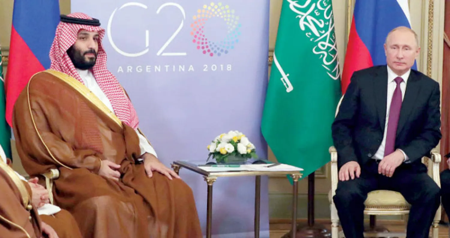 الأمير محمد بن سلمان خلال لقائه بالرئيس الروسي فلاديمير بوتين أمس (رويترز)