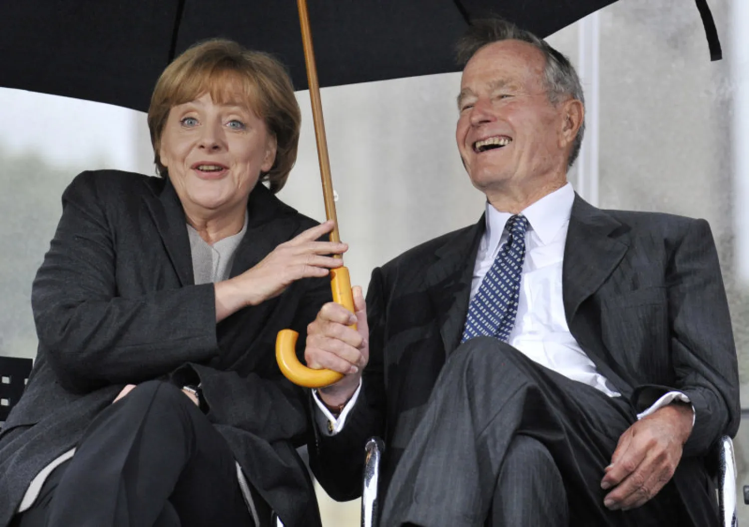 مع المستشارة الألمانية أنجيلا ميركل (أ.ف.ب)