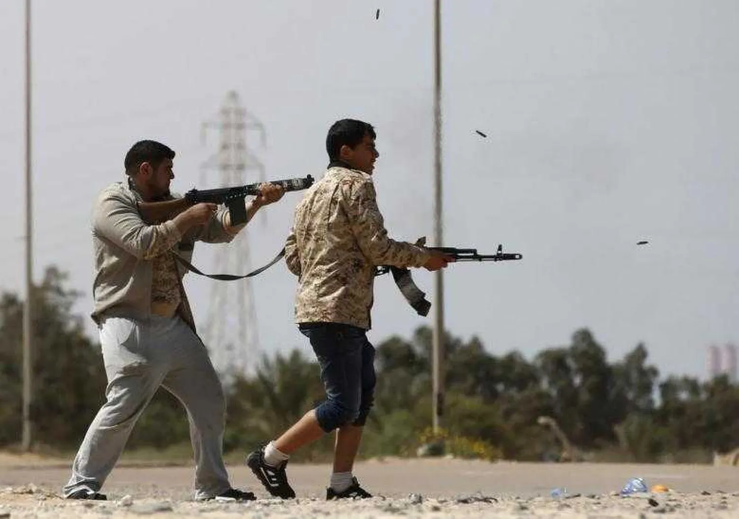 Fighters from Misrata fire weapons at ISIS militants near Sirte March 15, 2015. (Reuters)