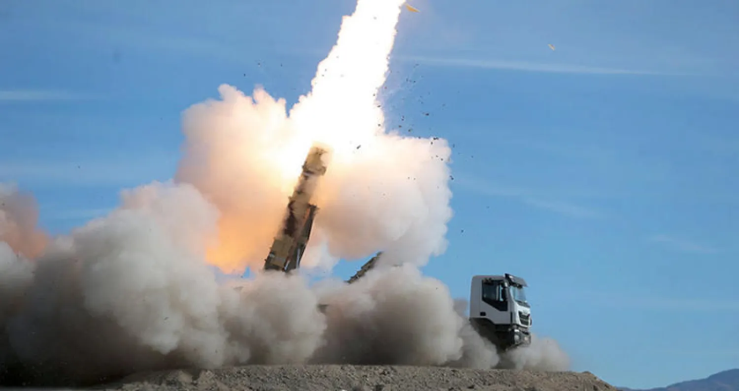 القوات الايرانية تطلق صواريخ من موقع غير معروف وسط أدلة جديدة على تورّط طهران في دعم مسلحين في مختلف بلدان منطقة الشرق الأوسط (إ.ب.أ)