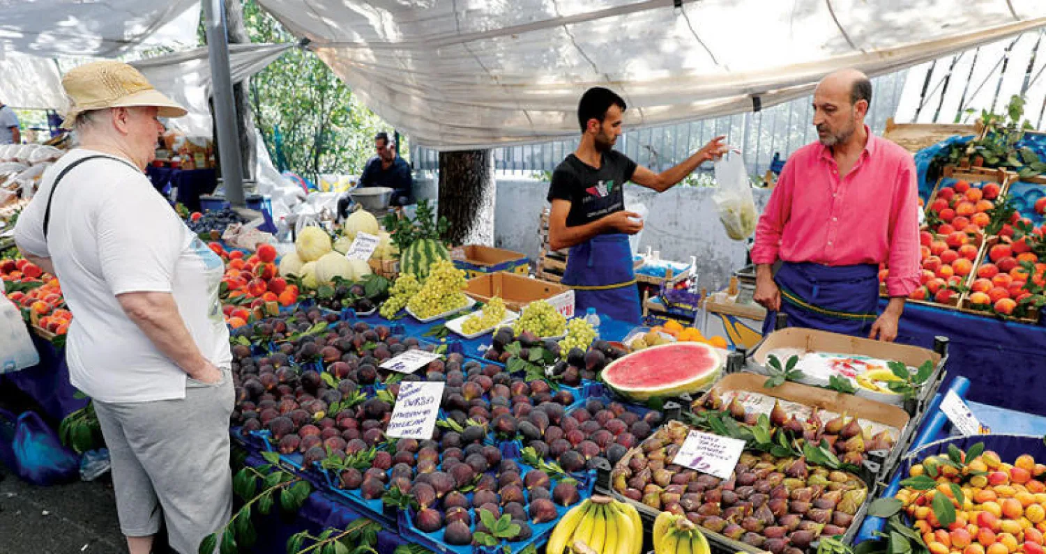 تشير أغلب التوقعات الاقتصادية إلى بقاء معدل التضخم في تركيا حول مستوى 20 بالمائة حتى منتصف العام المقبل (رويترز)
