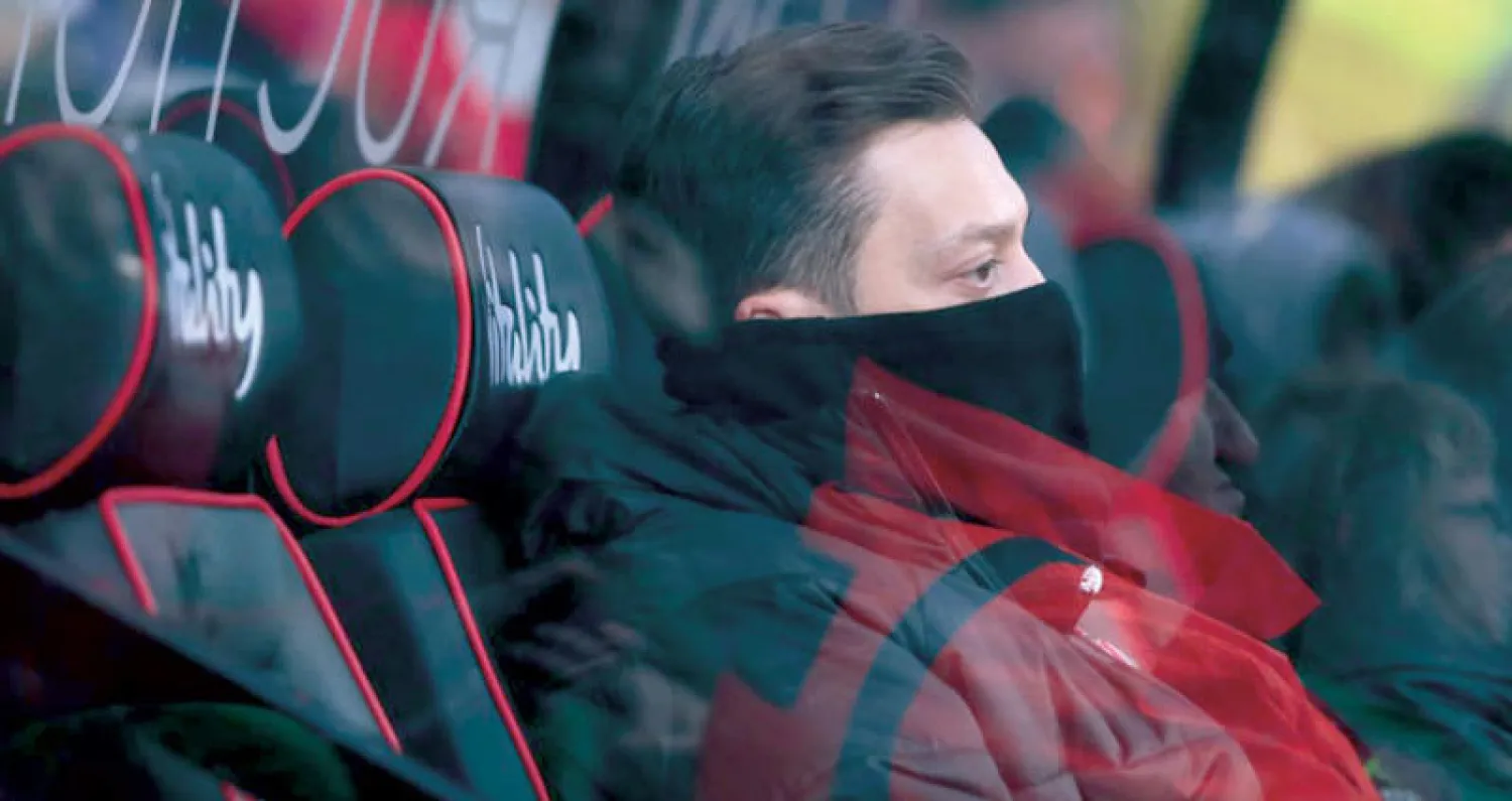 أوزيل على مقاعد البدلاء!