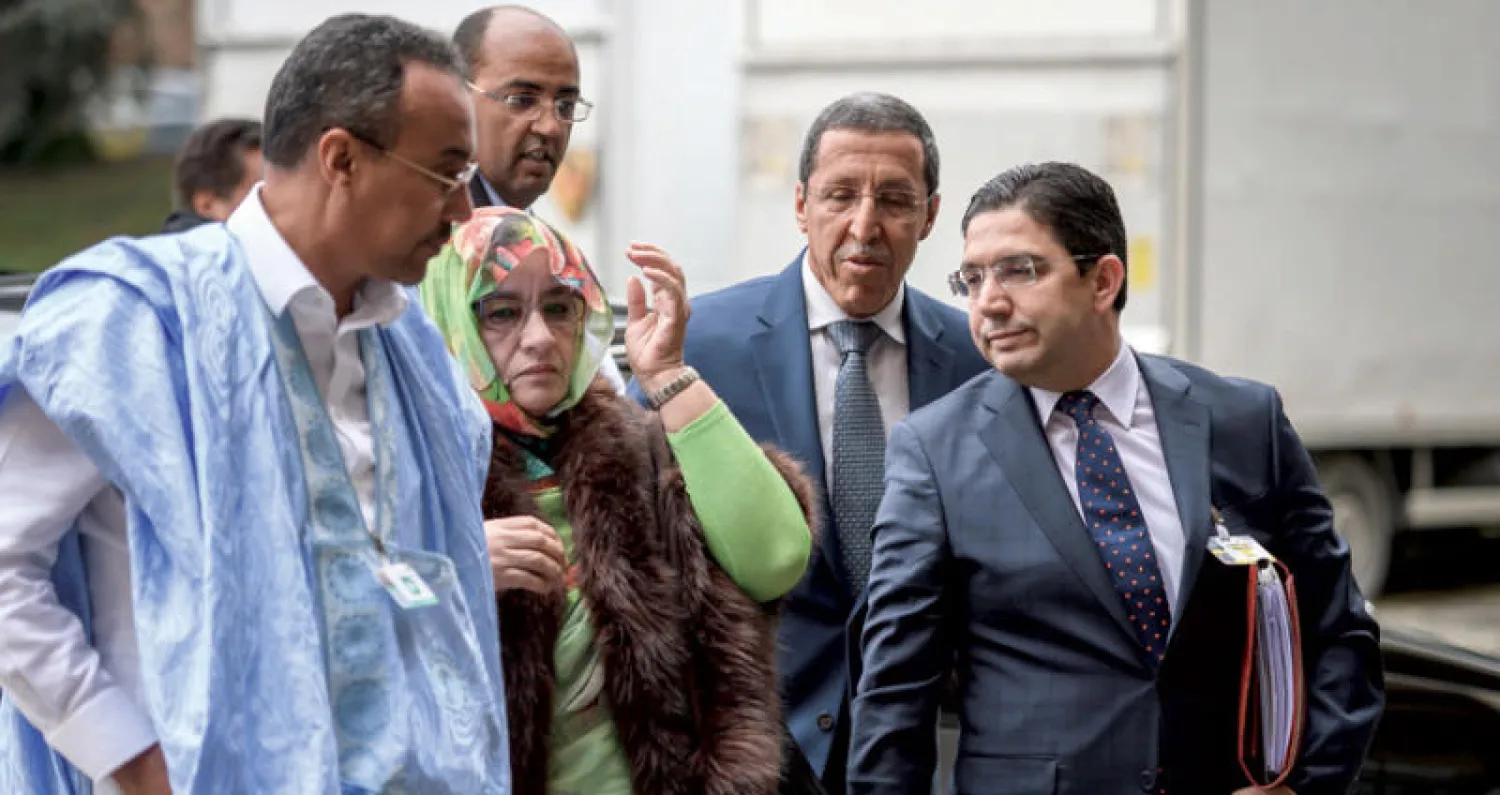 وزير خارجية المغرب ناصر بوريطة وأعضاء الوفد المغربي لدى وصولهم إلى مقر المفاوضات (أ.ف.ب)