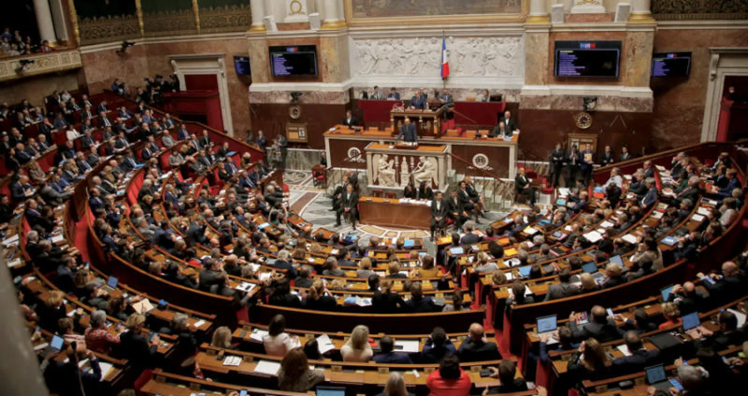 رئيس الحكومة الفرنسية يخاطب المجلس النيابي في باريس أمس (أ.ب)
