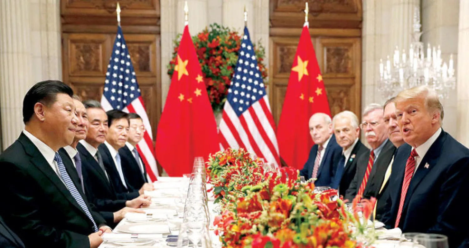 الرئيسان الأميركي والصيني خلال لقائهما على مأدبة عشاء عمل بعد قمة مجموعة العشرين في بوينس آيرس بالأرجنتين الاسبوع الماضي  (رويترز)