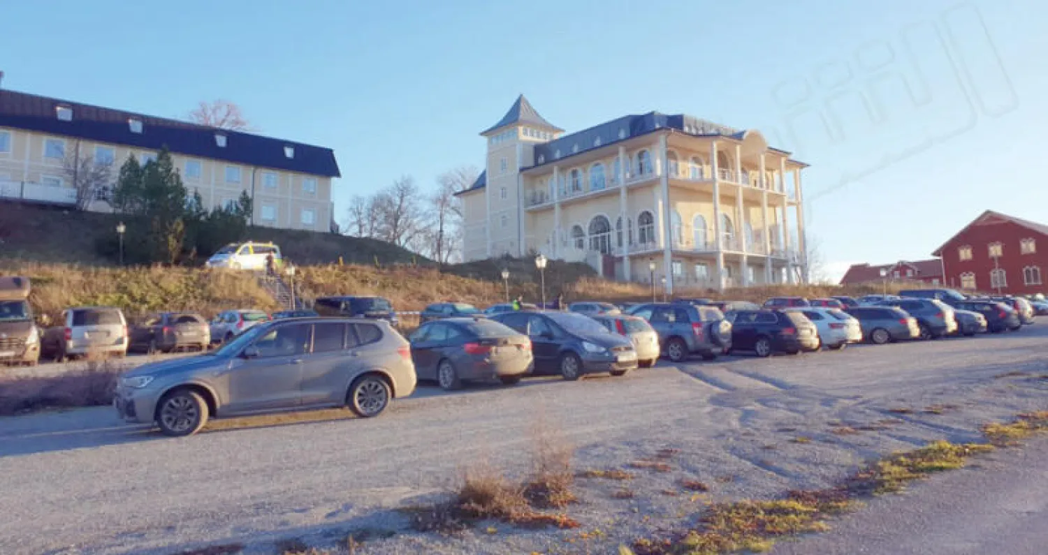 احترازات أمنية شهدها القصر الملكي يوهانسبرغ سلوت الذي يستضيف المشاورات اليمنية في السويد (تصوير: بدر القحطاني)