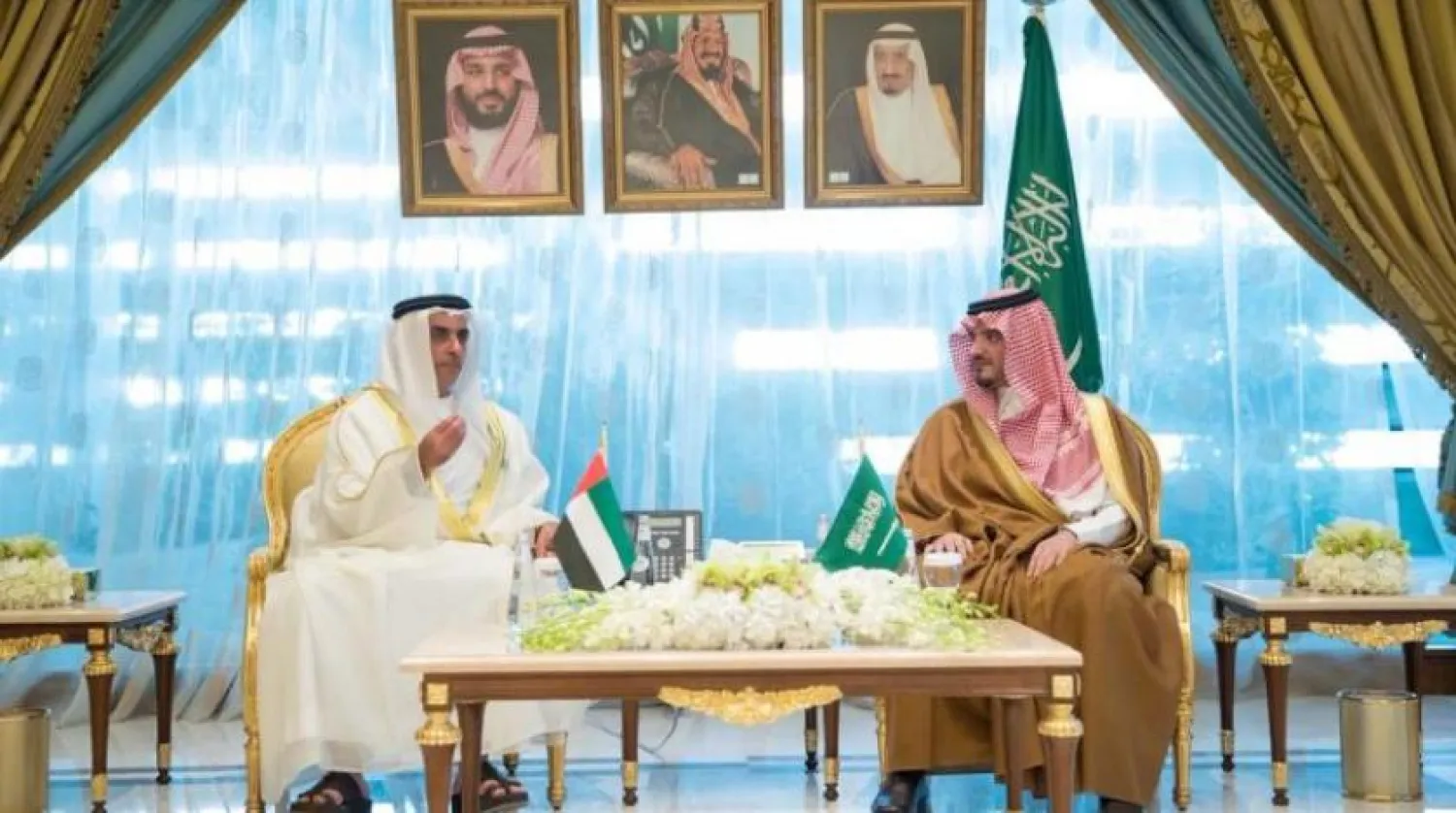 Suudi Arabistan İçişleri Bakanı Prens Abdulaziz bin Suud bin Nayef bin Abdulaziz ve BAE İçişleri Bakanı Seyf bin Zayid Al Nahyan (SPA)