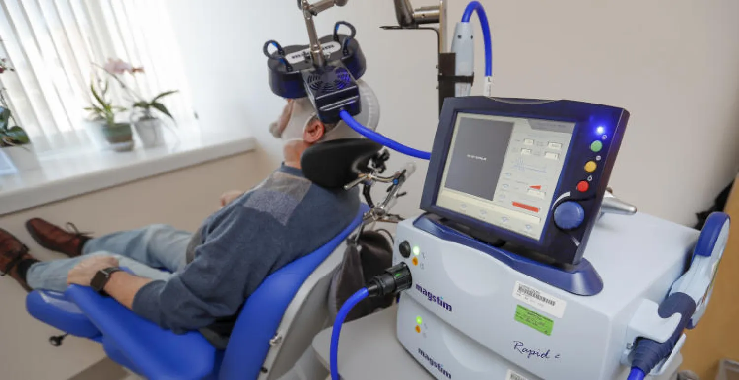 العلماء يجربون زراعة أجهزة بحجم الأسبرين مسؤولة عن التخطيط وتنفيذ الحركات الإرادية (أ.ب)