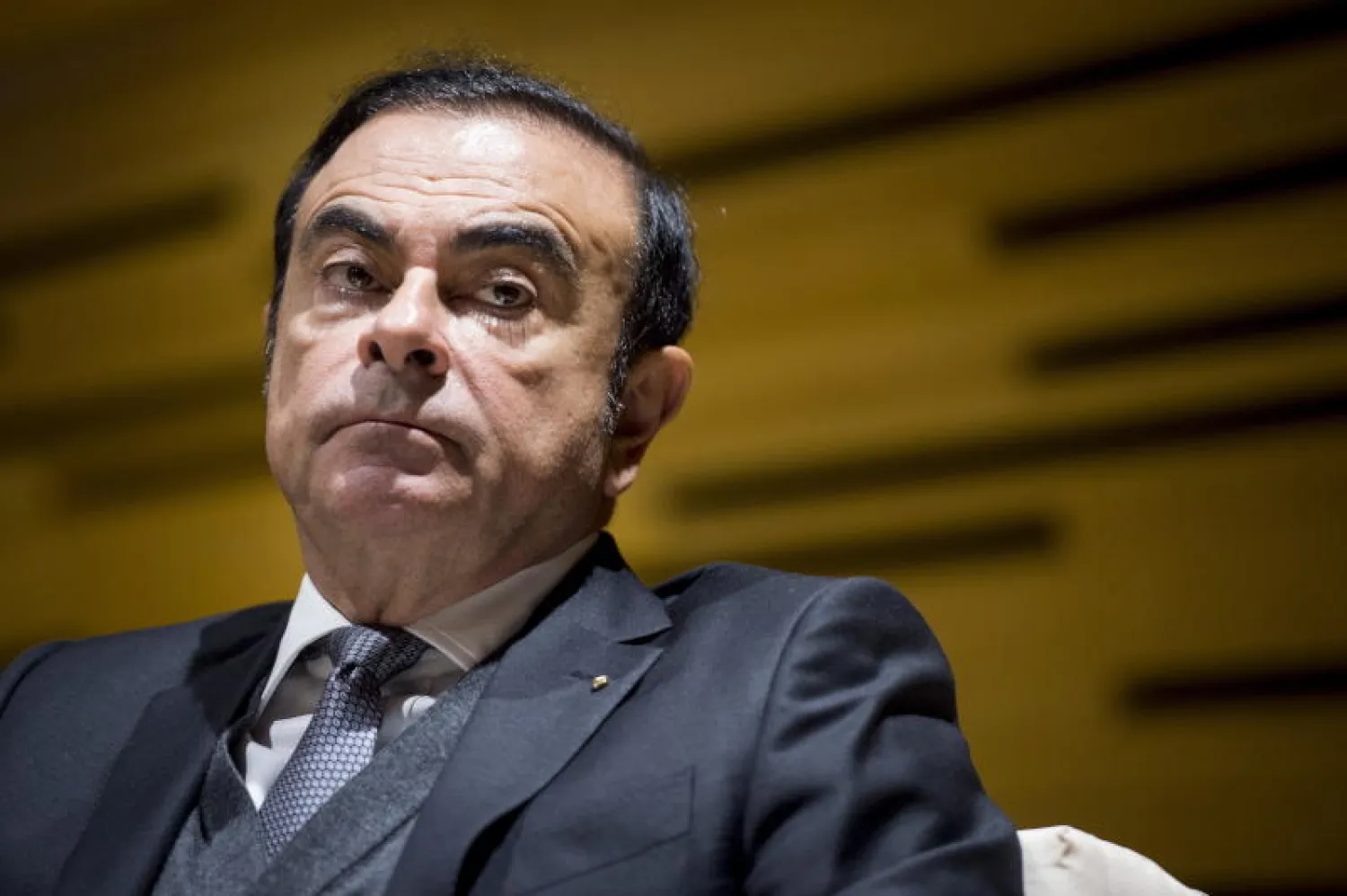 الرئيس التنفيذي لشركة نيسان رينو كارلوس غصن خلال مؤتمر صحافي بجناح دوفور في شاتو دو فرساي الفرنسية (إ.ب.أ)
رئيس الوزراء الأرميني بالوكالة نيكول باشينيان خلال إدلائه بصوته في مركز اقتراع بالانتخابات البرلمانية المبكرة في يريفان (أ.ب)
محادثات الأطراف اليمنية بالسويد (رويترز)
جندي أفغاني (رويترز)