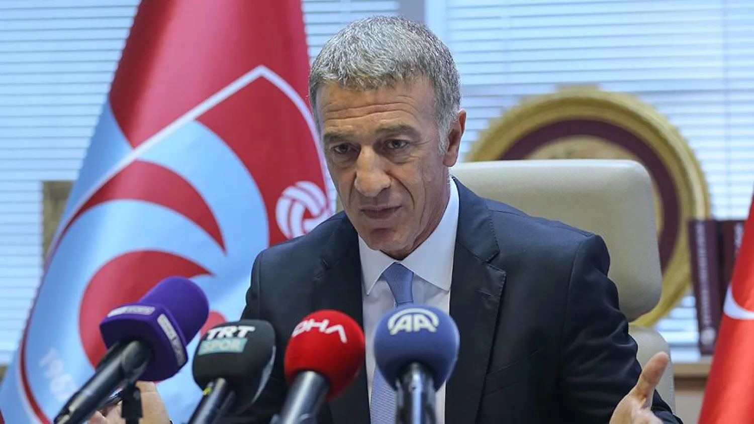 Ahmet Ağaoğlu'na 60 gün hak mahrumiyeti cezası