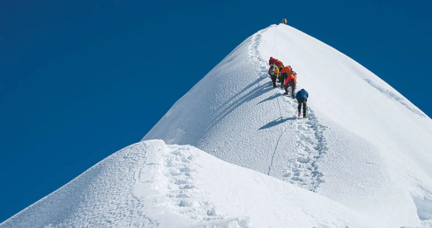 مجموعة من المتسلقين لقمة إيفرست في نيبال