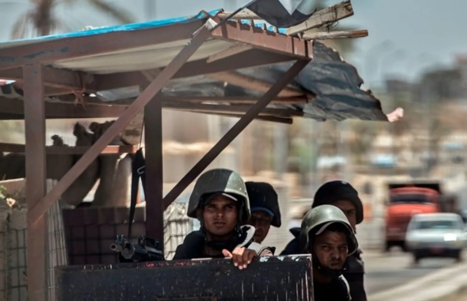 A picture taken on July 27, 2018 shows Egyptian policemen stand guarding a checkpoint on a road leading to the North Sinai provincial capital of El-Arish. AFP / Khaled DESOUKI

