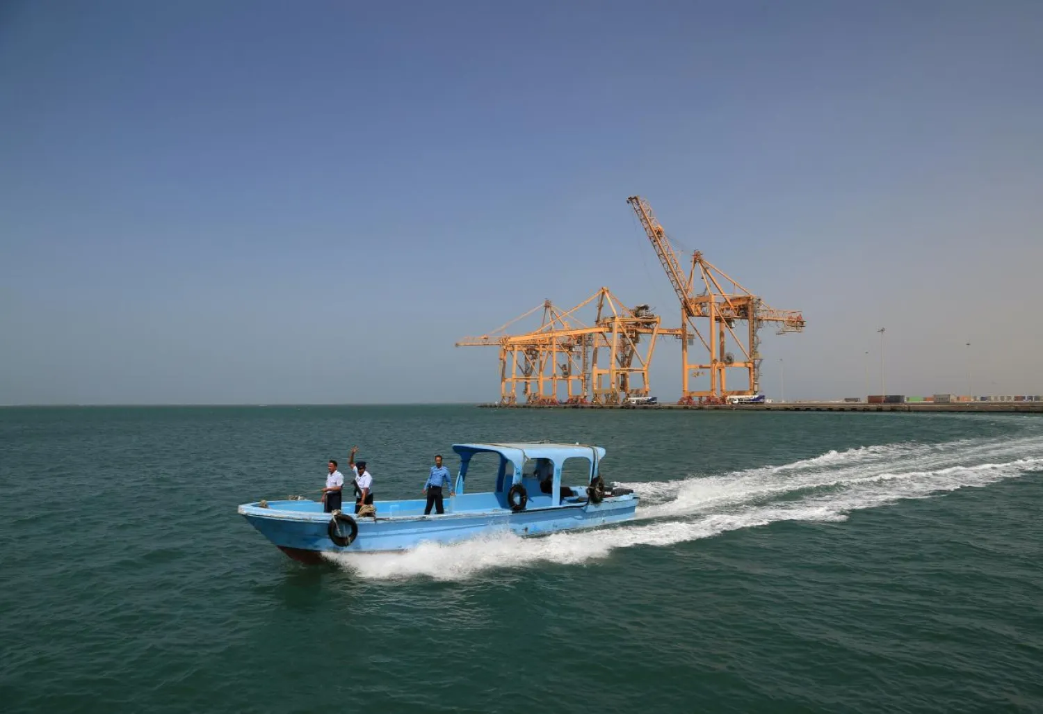 Coast Guard forces are seen on a boat at the Red Sea port of Hodeida, Yemen November 23, 2018. Picture taken November 23, 2018. REUTERS/Abduljabbar Zeyad - RC1E75AC8480