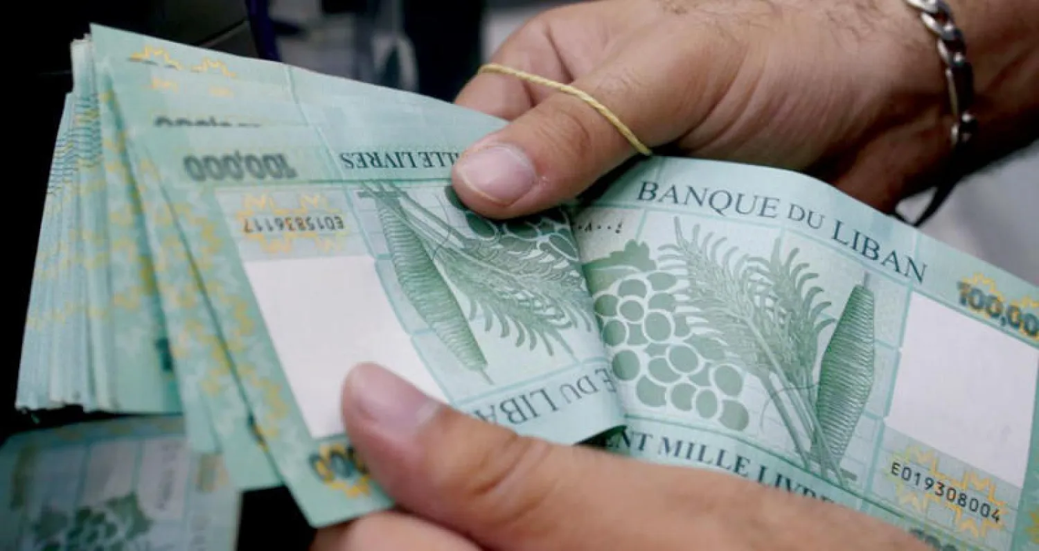 نسبة الودائع الدولارية للقطاع الخاص في لبنان تناهز 70 % رغم رفع فوائد الودائع بالليرة (رويترز)