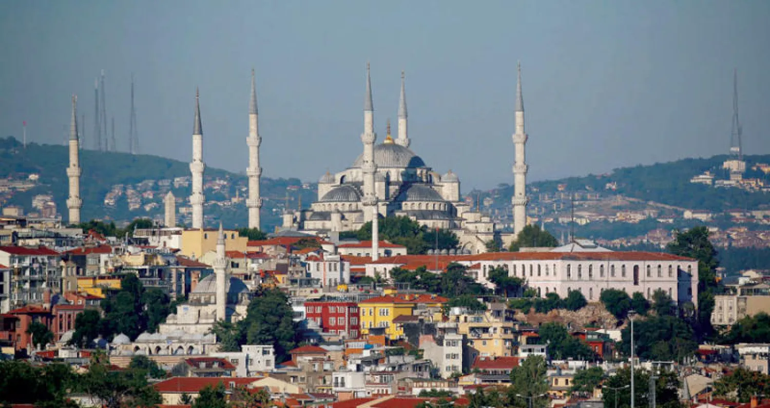 تستعد تركيا لطرح صكوك باليورو والدولار للمستثمرين الأفراد في إطار مساعيها للحد من تقلبات العملة المحلية (رويترز)