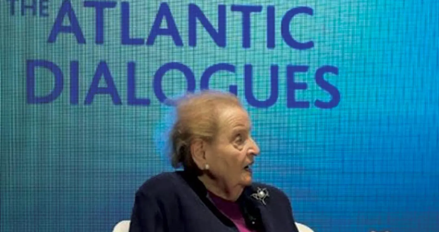 مادلين أولبرايت وزيرة الخارجية الأميركية السابقة تتحدث في المؤتمر (الشرق الأوسط)