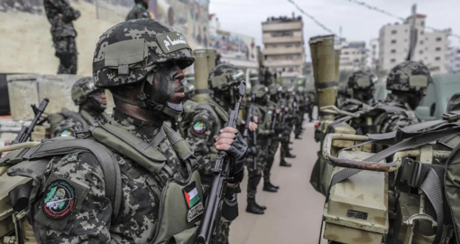 عناصر من «كتائب القسّام» خلال مهرجان في غزة بمناسبة ذكرى انطلاق «حماس» أمس (إ.ب.أ)