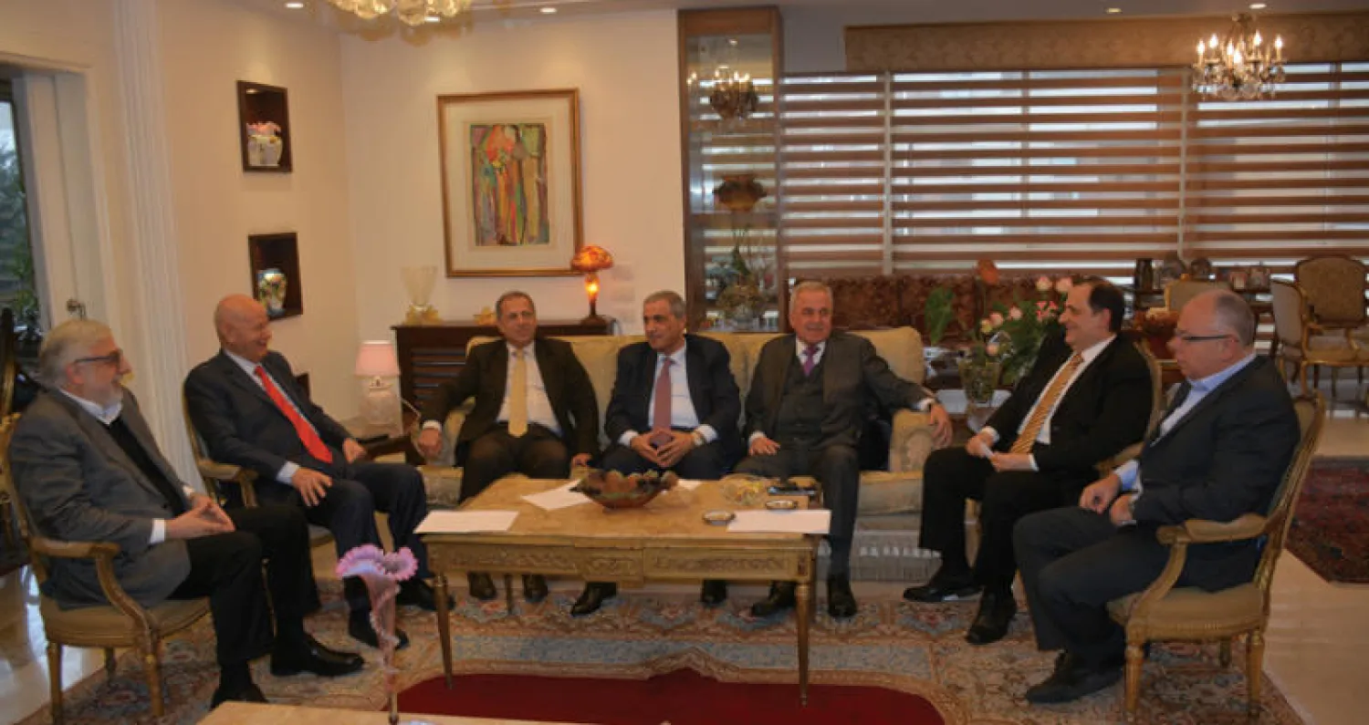 اجتماع اللقاء التشاوري الذي يضم 6 نواب محسوبين على «سنّة 8 آذار» أمس (دالاتي ونهرا)