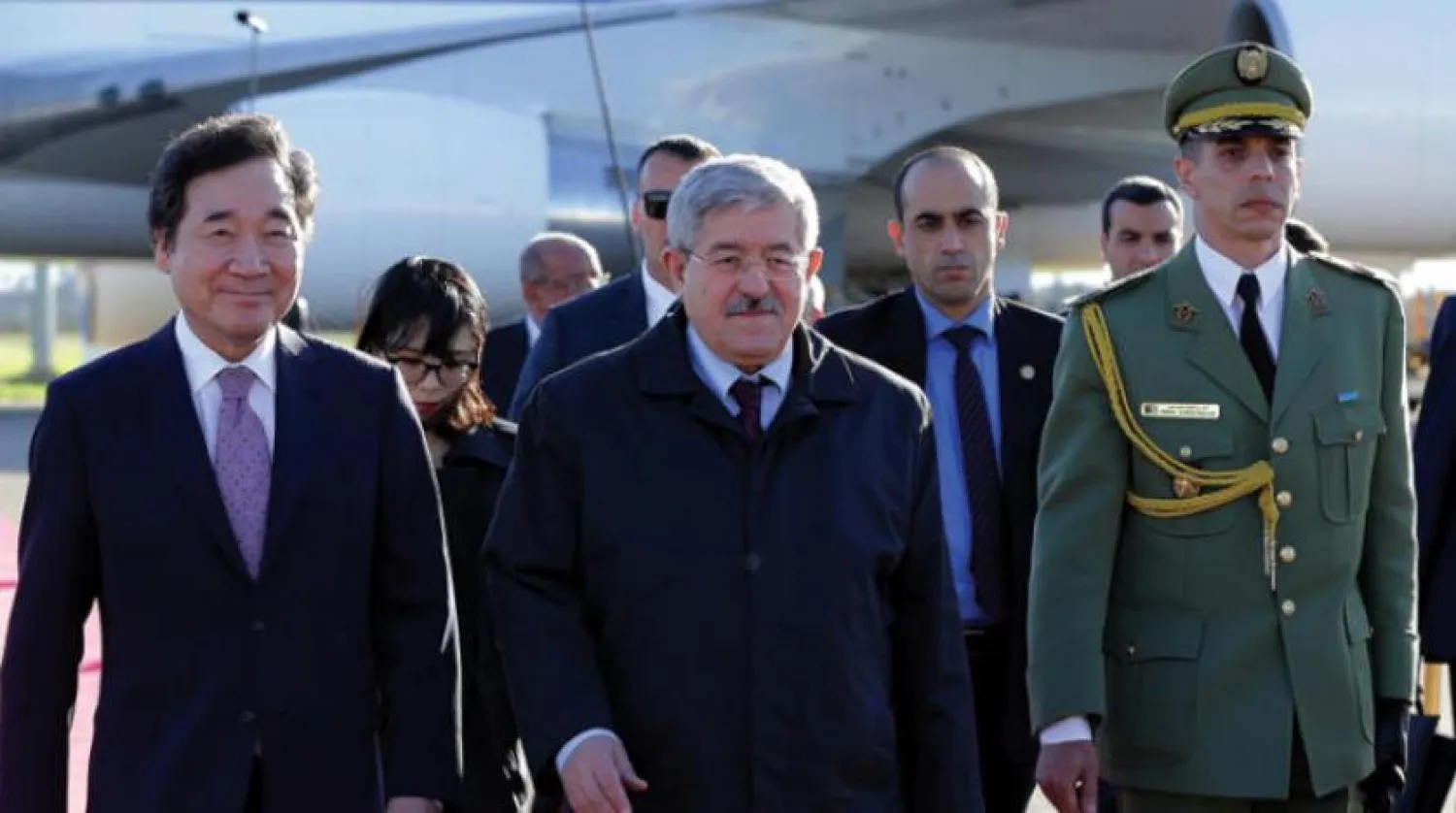 Cezayir Başbakanı Ahmed Uyahya, geçtiğimiz pazar günü Cezayir, Tunus ve Fas turuna başlayan Güney Koreli mevkidaşı Lee Nak-yeon ile bir araya geldi (EPA)