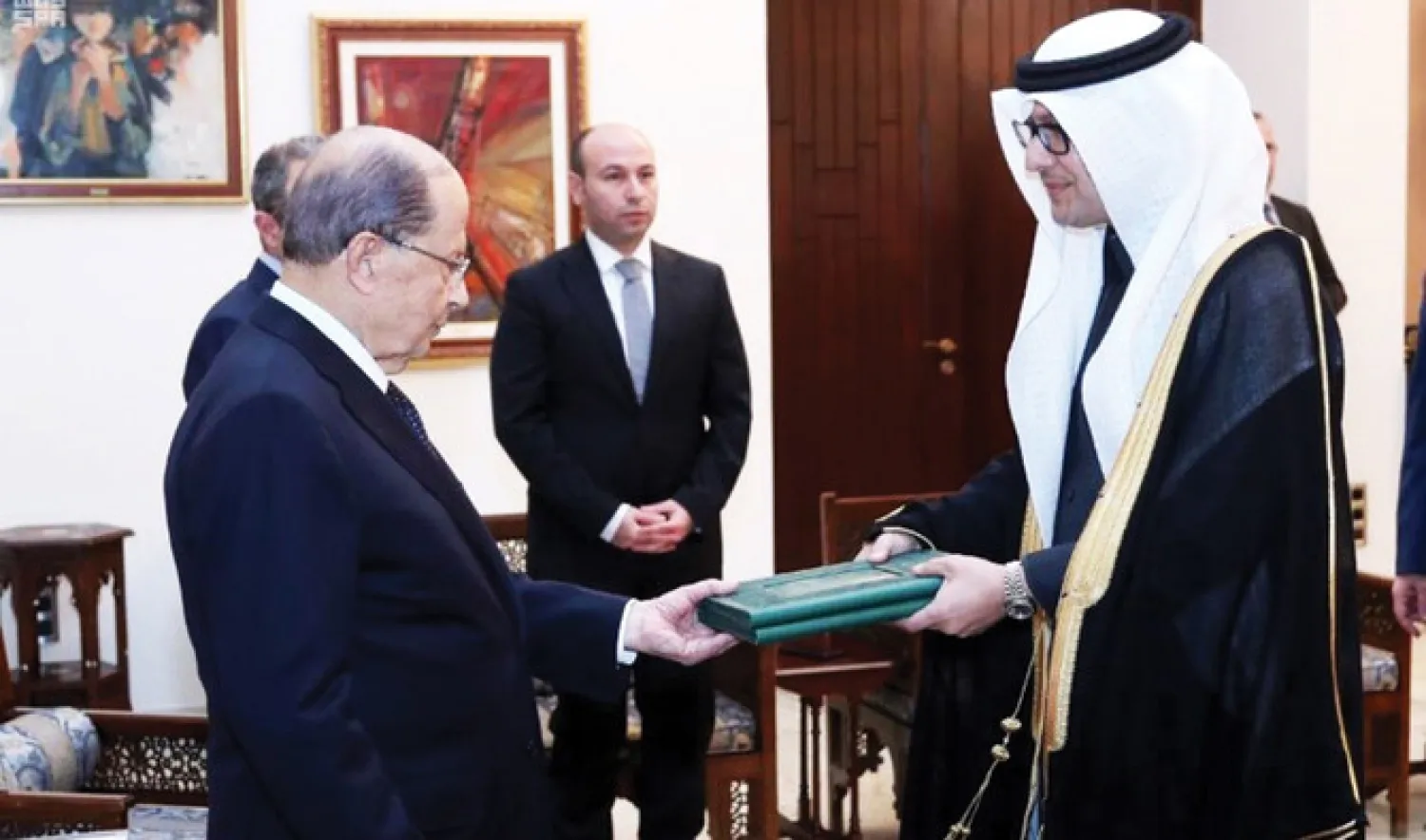 Saudi Ambassador Walid bin Abdullah Bukhari presents his credentials to Lebanese President Michel Aoun in Beirut on Wednesday. (SPA)

