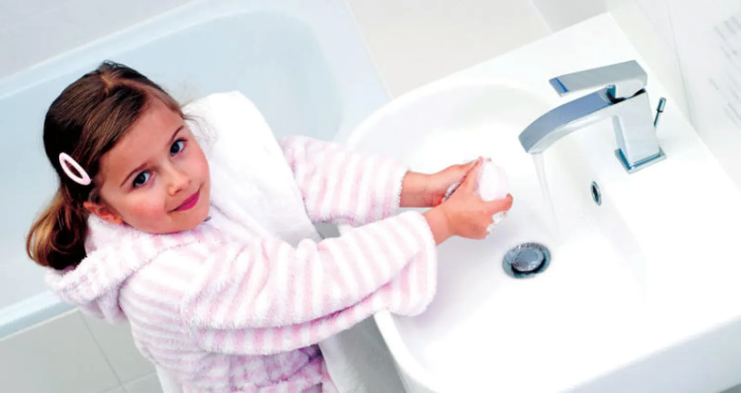 الصابون ومستحضرات التجميل... والبلوغ المبكر لدى الفتيات