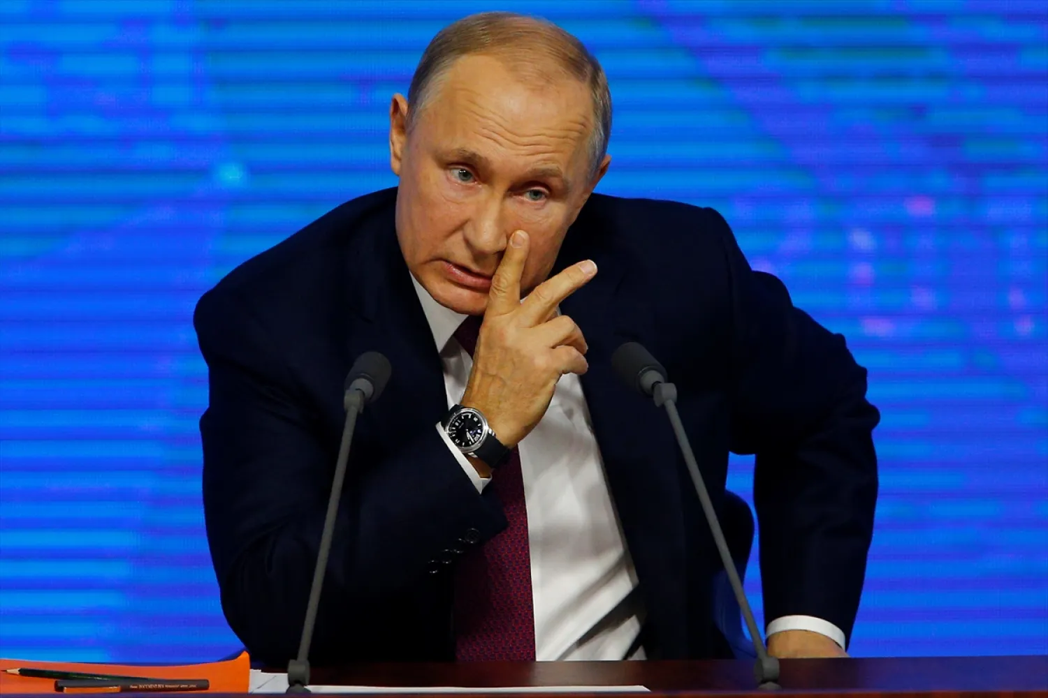 Suriye'de siyasi çözüme yönelik sürecin devam ettiğini belirten Putin, "ABD'nin Suriye'deki varlığı yasa dışıydı. Rusya olarak, İstanbul zirvesinde, Türkiye, Almanya ve Fransa ile aldığımız karar doğrultusunda, Suriye anayasa komitesinin kurulması için elimizden geleni yapıyoruz." değerlendirmesinde bulundu.