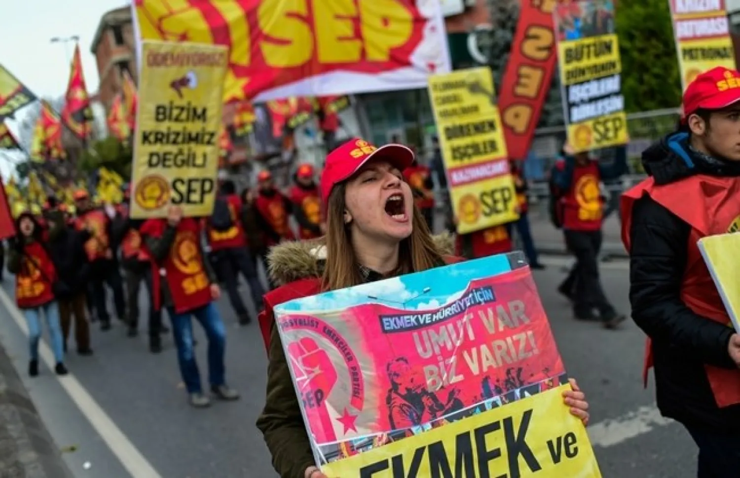 Protesters shout slogans during a demonstration against Turkish government's economic policies in Istanbul, Turkey, December 22, 2018. (AFP/Yasin AKGUL)

